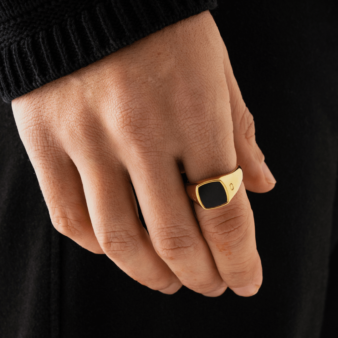 Onyx Squared Stone Signet Ring (Gold)